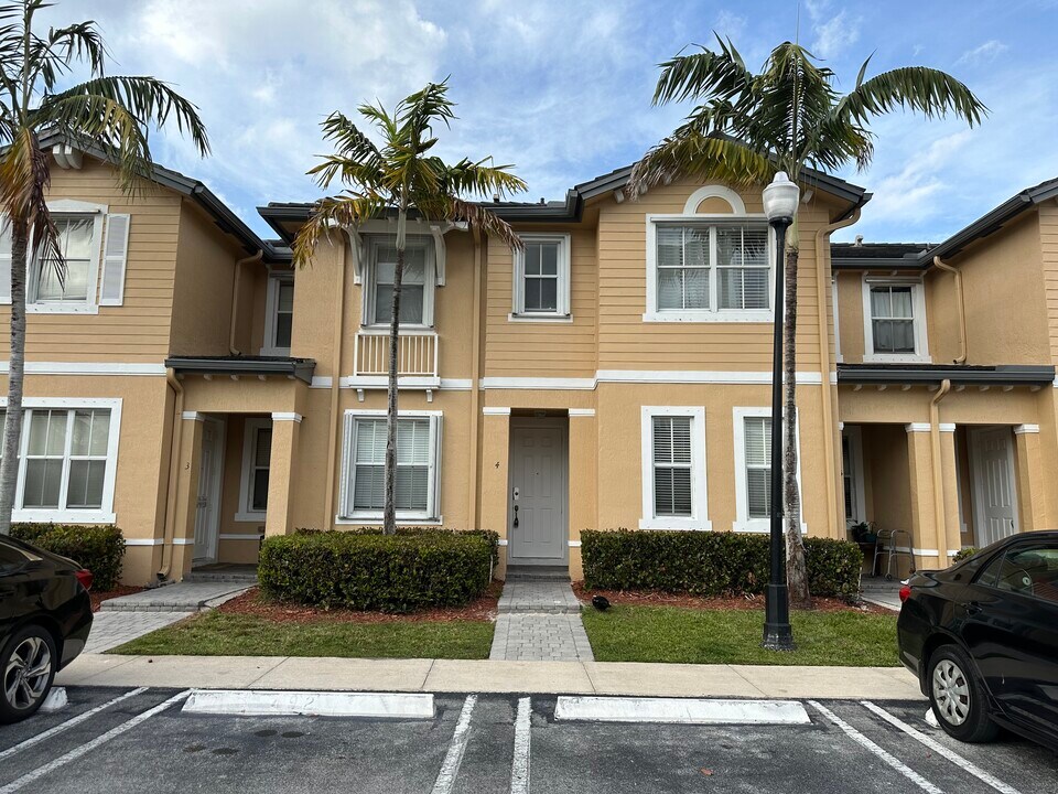 2929 SE 2nd St in Homestead, FL - Building Photo