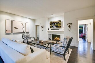 1402 Windsor Rd in Austin, TX - Building Photo - Building Photo