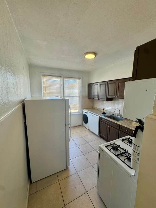 725 Garfield Ave, Unit 2 in Jersey City, NJ - Building Photo - Building Photo