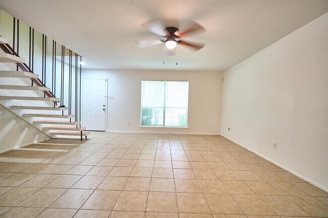 6119 Fondren Rd in Houston, TX - Foto de edificio - Building Photo