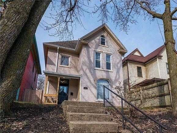 property at 1383 Summit St