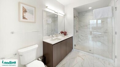 740 N Aberdeen St, Unit 321 in Chicago, IL - Building Photo - Building Photo