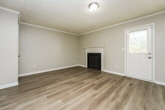 5603 Wells Cir in Stone Mountain, GA - Building Photo - Building Photo
