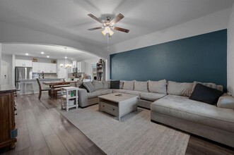101 Gunther Way in Taylor, TX - Building Photo - Building Photo