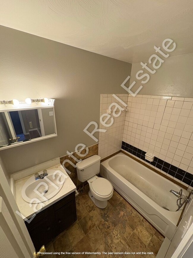 1622 Milburn Ave in Toledo, OH - Foto de edificio - Building Photo