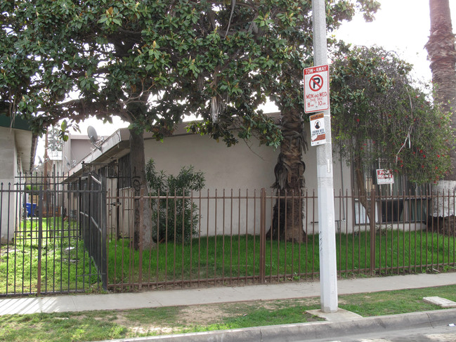 10226 S 10th Ave in Inglewood, CA - Building Photo - Building Photo