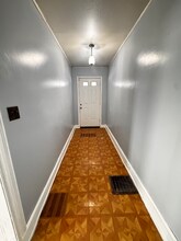 64-64 Rowe Ave, Unit 1 in Hartford, CT - Building Photo - Building Photo