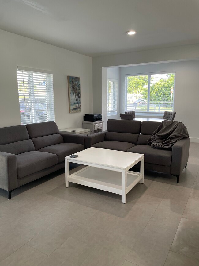 5901 SW 62nd Terrace in South Miami, FL - Building Photo - Building Photo