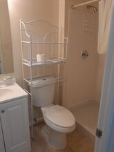 7827 Butterfield Ln, Unit A in Annandale, VA - Foto de edificio - Building Photo