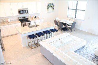 13802 Pine Lodge Ln in Ft. Myers, FL - Building Photo - Building Photo