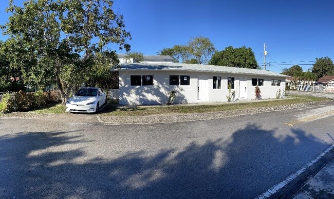 3760 NW 13th Pl in Miami, FL - Building Photo - Building Photo