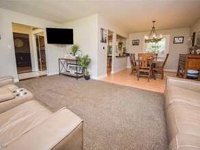 10266 Huntington Park Dr in Strongsville, OH - Building Photo - Building Photo