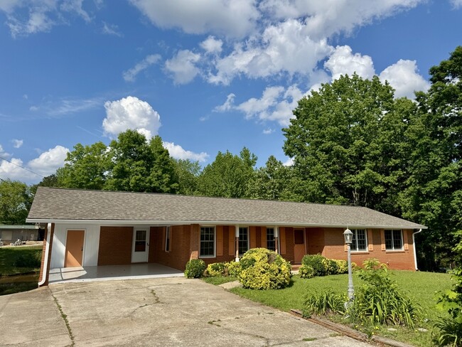 4469 GA-42 in Locust Grove, GA - Building Photo - Building Photo
