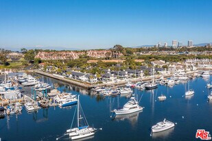 919 Bayside Dr in Newport Beach, CA - Building Photo