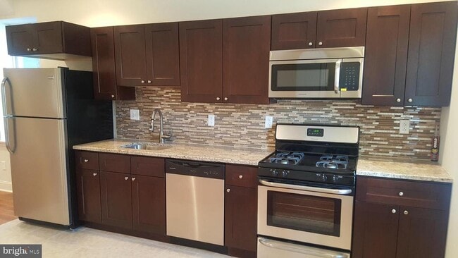 5037 Florence Ave in Philadelphia, PA - Building Photo - Building Photo