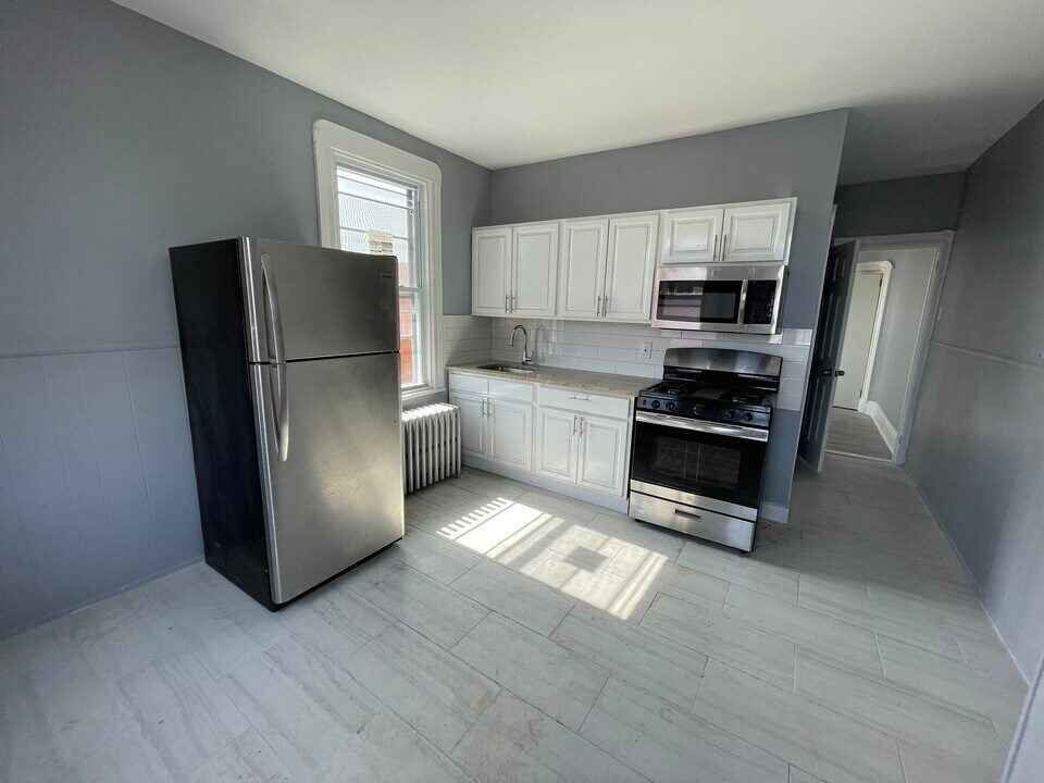 54 Montrose Ave in Jersey City, NJ - Building Photo