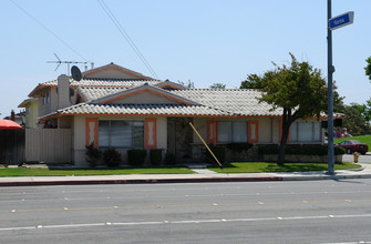 16732 Goldenwest St in Huntington Beach, CA - Building Photo - Building Photo