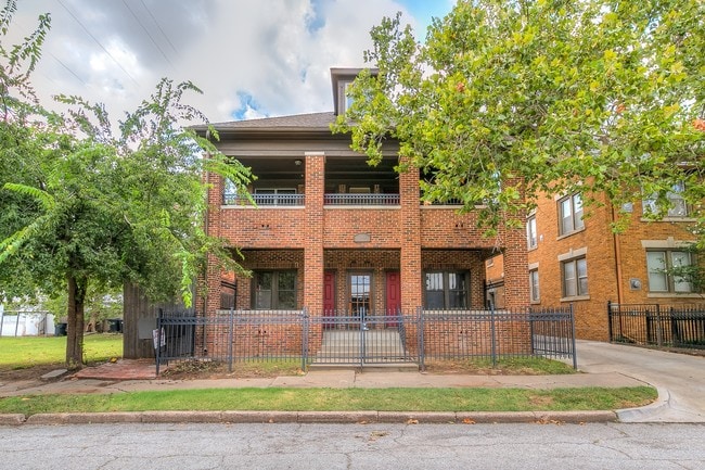 Kamp's Court Apartments