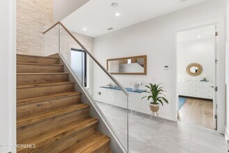 200 Ocean Ave N in Long Branch, NJ - Foto de edificio - Building Photo