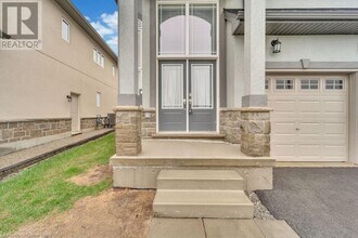 8 Dolomiti Ct in Hamilton, ON - Building Photo - Building Photo