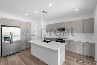 10374 Bayson Wy in Elk Grove, CA - Building Photo - Building Photo