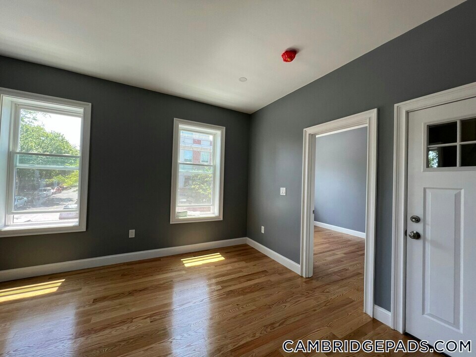 339 Cambridge St in Cambridge, MA - Foto de edificio