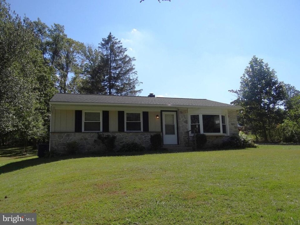 34 New Rd in Elverson, PA - Building Photo
