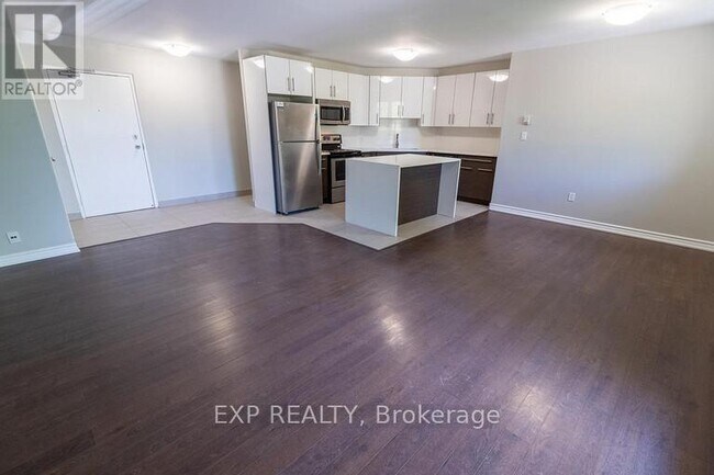 349 Queenston St in St Catharines, ON - Building Photo - Building Photo