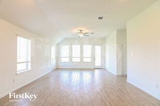 9606 Mystic Way in Mont Belvieu, TX - Foto de edificio - Building Photo