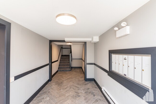 3935 N Janssen, Unit W3 in Chicago, IL - Building Photo - Building Photo