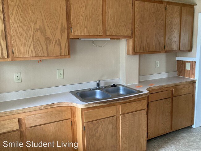 808 W Oregon St in Urbana, IL - Building Photo - Building Photo