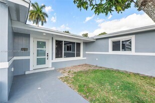 4725 NW 5th Ct in Plantation, FL - Building Photo