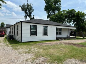 710 Twin Oaks St in Houston, TX - Building Photo - Building Photo