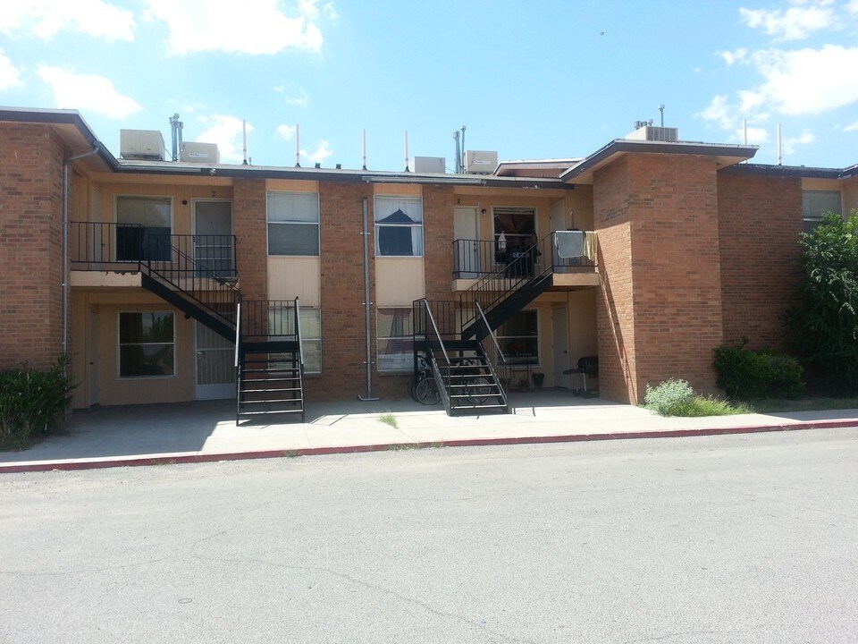 8705 Alameda Ave in El Paso, TX - Foto de edificio