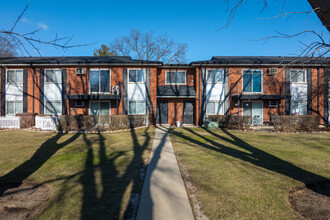 Brandenberry Park Condominiums in Arlington Heights, IL - Building Photo - Building Photo