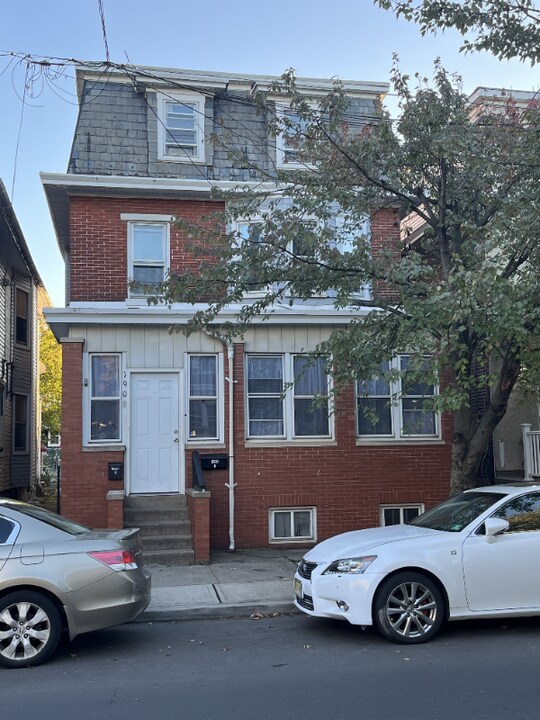 1909 S Clinton Ave in Trenton, NJ - Building Photo
