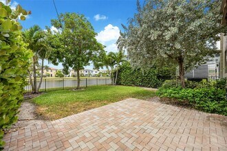 704 NE 193rd St in Miami, FL - Building Photo - Building Photo