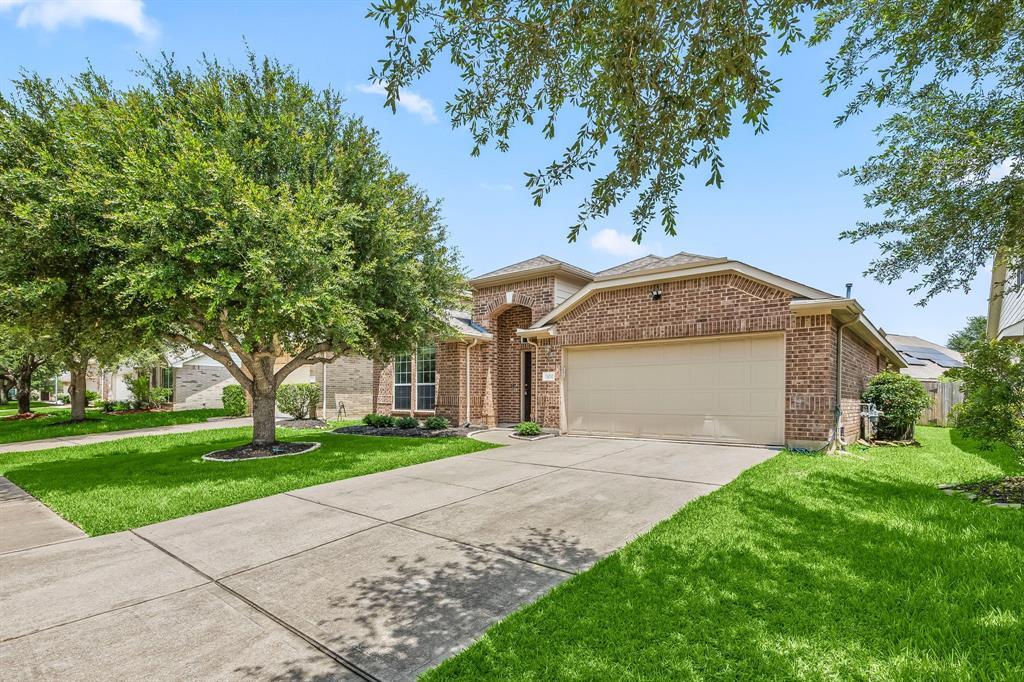 11010 Starling Creek Dr in Richmond, TX - Building Photo