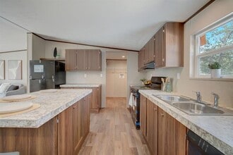 146 Shadow Oak Dr, Unit 5 in Bastrop, TX - Building Photo - Building Photo