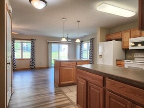 3512 McLaughlin Dr in Lincoln, NE - Building Photo - Building Photo