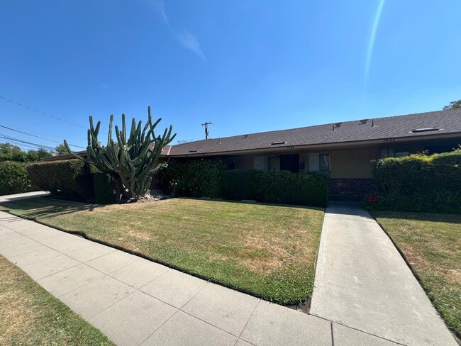 2404 N Angus St in Fresno, CA - Building Photo - Building Photo