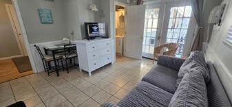12 G St in Hampton, NH - Building Photo