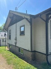 1115 SE Roberts Ave in Roseburg, OR - Building Photo - Building Photo