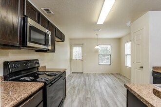 5918 Aspen Gdn in San Antonio, TX - Building Photo - Building Photo