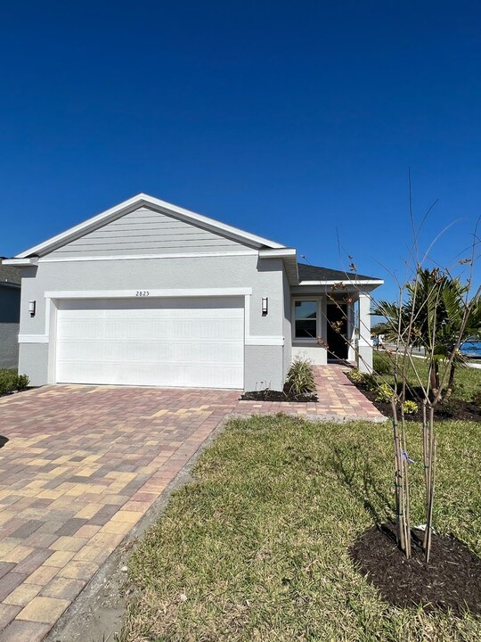 2825 89th St Cir E in Palmetto, FL - Building Photo