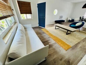 6941 Bay Dr in Miami Beach, FL - Foto de edificio - Building Photo