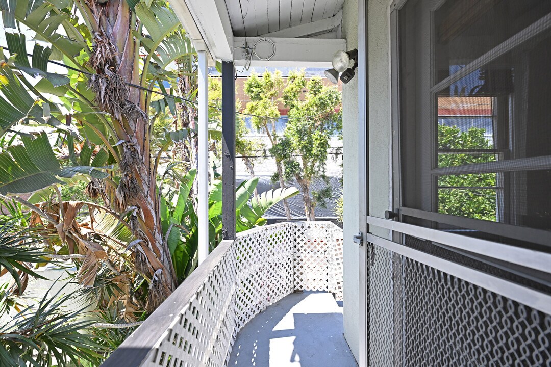 11063 Ohio Ave, Unit 11063A in Los Angeles, CA - Building Photo