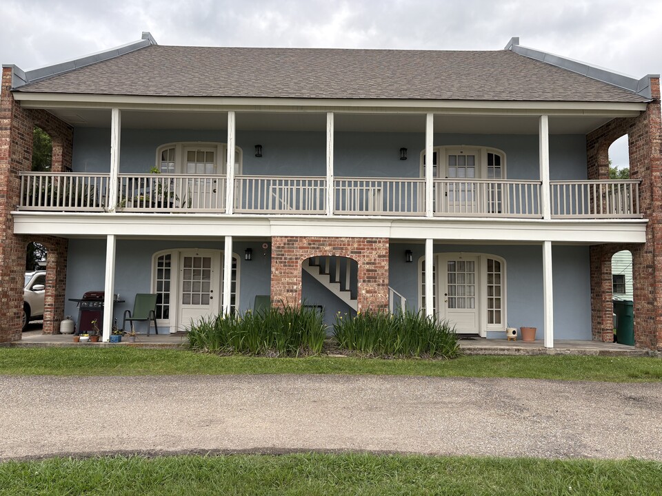 107 Guillot Rd in Youngsville, LA - Building Photo