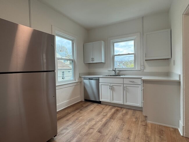 23 Howard St, Unit 3 in Millvale, PA - Foto de edificio - Building Photo