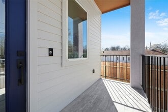 2208 Des Chaumes St in Houston, TX - Building Photo - Building Photo